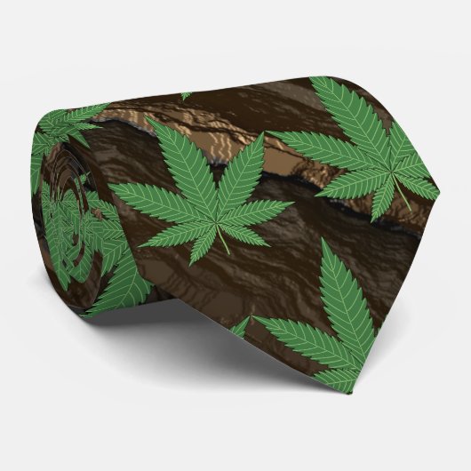 茶色のパーソナライズされた木の背景に緑の雑草 ネクタイ (ロール)
