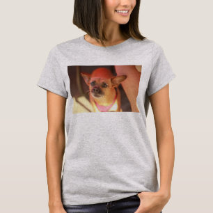 茶色のパーティーチワワ犬が閉じる Tシャツ