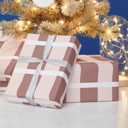 茶色のピンク色のストライプパターン ラッピングペーパー (クリスマス)