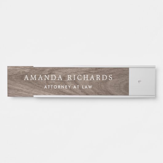 茶色のフェイク木目の名前とタイトル サインプレート (正面)