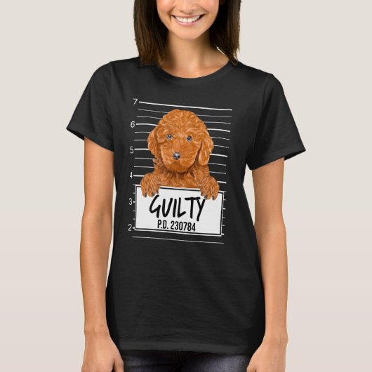 茶色のプードルのマグショット 有罪の犬 Tシャツ (正面)