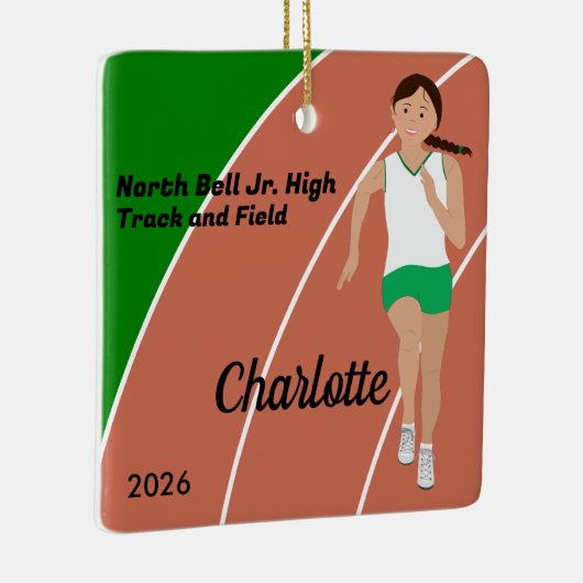 茶色のヘアトラックと緑の白のフィールドの女の子 セラミックオーナメント (右)