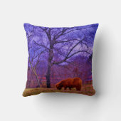 茶色のミニチュアホース、紫の空 クッション (裏面)