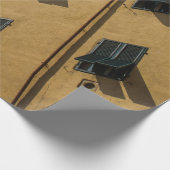 茶色のルーバー窓の低角度撮影 ラッピングペーパー (角)