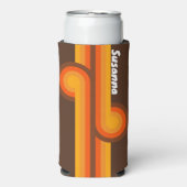 茶色のレトロループ（名前あり） スリム缶クーラー (Seltzer正面)