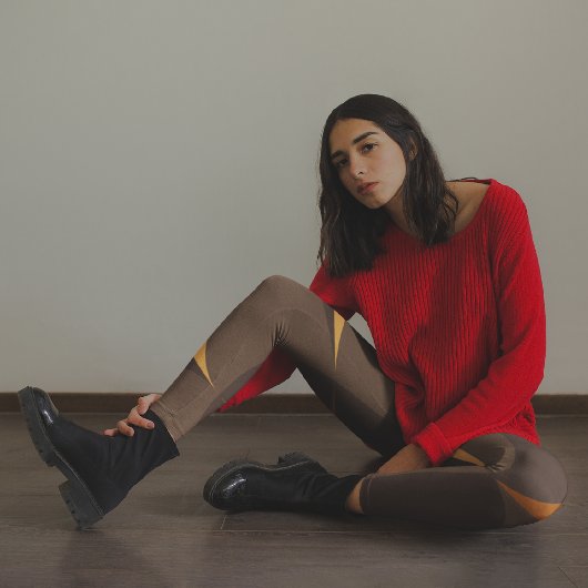 茶色のレトロ円 カプリレギンス