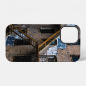 茶色のレンガ造りの建物と黄色の金属製の梯子 iPhoneケース (裏面横)