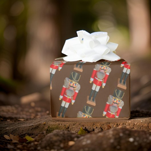 茶色の伝統的くるみ割り兵士のクリスマス ラッピングペーパー