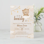 茶色の可愛いクマ 赤ちゃんの誕生が待ち遠しい ベビーシャワー 招待状 (スタンド正面)