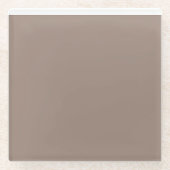 茶色の壁に時計が付いている ガラスコースター (正面)