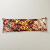 茶色の大理石の上の汚いか錆びた無秩序なレイヤー ボディピロー (裏面)