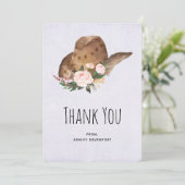 茶色の女性のカーボーイハットとピンクの花ありがとう サンキューカード (スタンド正面)