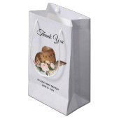 茶色の女性のカーボーイハットとピンクの花ありがとう スモールペーパーバッグ (正面アングル)