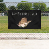 茶色の女性のカーボーイハットとピンクの花ハッピーバースデー 横断幕 (インサイチュ)