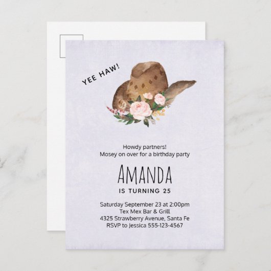 茶色の女性のカーボーイハットとピンクの花誕生日 インビテーションポストカード (正面/裏面)