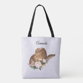 茶色の女性のカーボーイハットとピンクの花 トートバッグ (裏面)