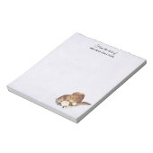 茶色の女性のカーボーイハットとピンクの花 ノートパッド (回転)