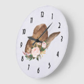 茶色の女性のカーボーイハットとピンクの花 ラージ壁時計 (傾斜)