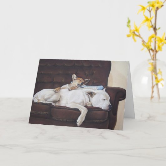 茶色の子犬の白いアメリカのブルドッグ現実主義芸術 カード (黄色い花)