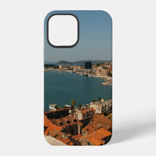 茶色の屋根の家々の写真 iPhoneケース (裏面)