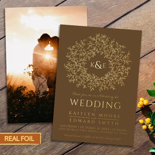 茶色の手描き葉モノグラム金ゴールド結婚ズ 箔招待状