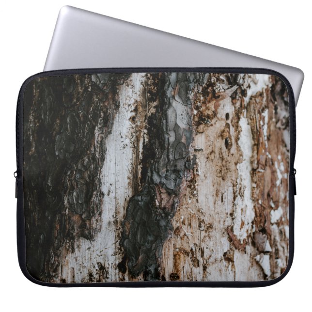 茶色の木の丸太 ラップトップスリーブ (正面)