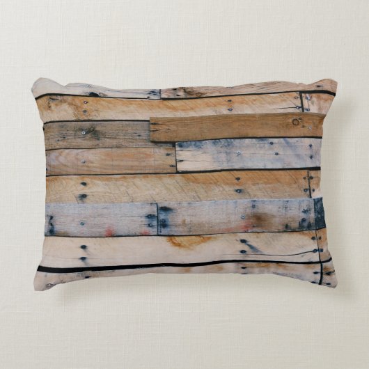 茶色の木壁 アクセントクッション (正面)