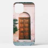 茶色の木戸の横の緑の植物 Case-Mate iPhoneケース (裏面)