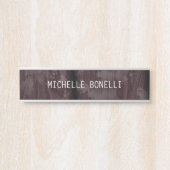 茶色の木材デザイン背景の読み取り可モダン サインプレート (正面)