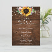 茶色の木材、タイポグラフィ、ひまわり結婚とライト 招待状 (スタンド正面)