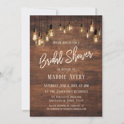茶色の木製の壁とエジソンライトブライダルシャワー 招待状 (正面)