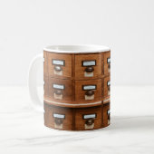 茶色の木製の引き出し コーヒーマグカップ (正面左)