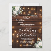 茶色の木製ストリングライトと白いバラのウェディング 招待状 (正面)