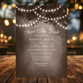 茶色の木製ストリングライトのSave the Dateカード セーブザデート