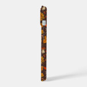 茶色の森のキノコと秋の植物 iPhone 15ケース (左側面)