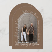 茶色の植物学離れのアーチ日付を保存 招待状 (正面/裏面)