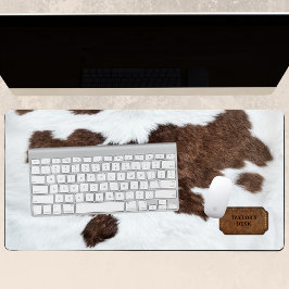 茶色の白い斑点フェイクのある牛の毛皮と革 デスクマット