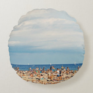 茶色の砂のビーチ ラウンドクッション