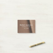 茶色の素朴なリネン印刷ベージュのヴィンテージの名前を追加 ポストイット (デスク上)