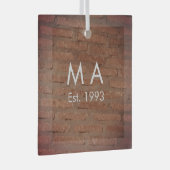 茶色の素朴なレンガの石に名前の文字の年日付を追加 ガラスオーナメント (正面右)