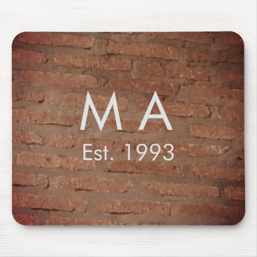 茶色の素朴なレンガの石に名前の文字の年日付を追加 マウスパッド (正面)