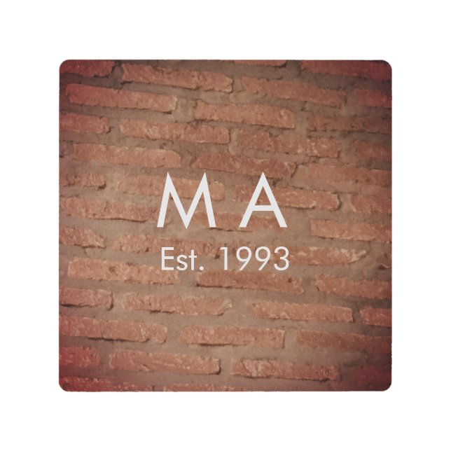 茶色の素朴なレンガの石に名前の文字の年日付を追加 メタルプリント (正面)