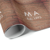 茶色の素朴なレンガの石に名前の文字の年日付を追加 ラッピングペーパー (ロールコーナー)