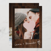 茶色の素朴木のスクリプトハート2枚結婚の写真 招待状 (正面/裏面)