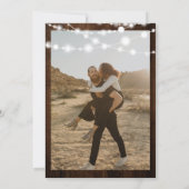 茶色の素朴木の文字列のライトフォト日付を保存 セーブザデート (裏面)