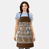 茶色の網編みウィッカー エプロン (着用した状態)