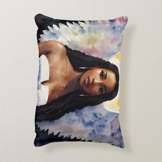 茶色の肌の天使の女性の水のカラーアート アクセントクッション (裏面(縦))