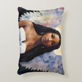 茶色の肌の天使の女性の水のカラーアート アクセントクッション (正面(垂直))