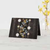 茶色の背景にスチームパンクストライプのトンボ カード (黄色い花)