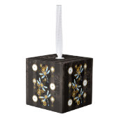 茶色の背景にスチームパンクストライプのトンボ キューブオーナメント (裏面アングル)